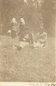 Silvia ja Johanna Kitzberg Saaremaal Kaarmas 1931. a suvel