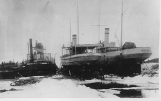 Emajõe aurikud "Vanemuine" ja "Taara" dokis. Tartu, 1921