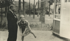 Jaan Kärner oma lemmiktütre Eloga  Elvas u. 1936 - 1937. a. 