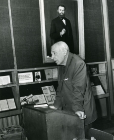 Valmar Adams esinemas XXV Kreutzwaldi päevadel 26./27. dets. 1981. a Kirjandusmuuseumis