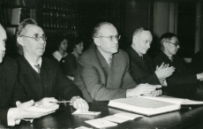 Vas.: August Annist, August Sang, Nigol Andresen, Leo Anvelt Kreutzwaldi päevadel Kirjandusmuuseumis 26.-27.12.1960