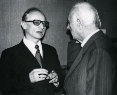 J. Tuldava ja Valmar Adams XX Kreutzwaldi päeval 1976. a Kirjandusmuuseumis