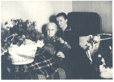Anna Haava hooldaja Meeta Haldre'ga 15. okt. 1954.a.