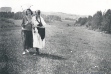 Elo Tuglas ja Selma Oinas-Kurvits suvitamas Kasaritsas Puiga talus, 1921-22