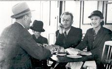 R. Kleis, E. Eesorg, F. Tuglas, E. Tuglas Naroova jõelaeval, suvi 1937