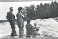 F. Tuglas, P. Kurvits, S. Oinas-Kurvits, E. Eesorg. Vallinkoski, juuli 1938