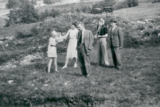 E. Eesorg, E. Tuglas, P. Kurvits, S. Oinas-Kurvits, F. Tuglas. Iru linnusel, aug 1940