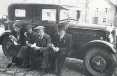 Petseri-reis, kevad 1937. Vasakul E. Tuglas, paremal F. Tuglas