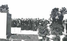 A. Kirzbergi hauamonumendi avamine Tartu-Maarja kalmistul 15.06.1930. Kõneleb F. Tuglas