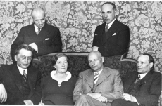 Siuru 18. mai 1937. Istuvad Friedebert Tuglas, M. Under, a Gailit, Henrik Visnapuu. Seisavad Artur Adson, Johannes Semper