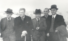 Kirjanike ekskursioon tööstusaladele. Oru lossi tornis 29. sept 1938. P. Vallak, A. Jakobson, M. Jürna, A. Kivikas, F. Tuglas