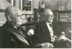 H. Kruus ja Friedebert Tuglas Tuglase 85. sünnipäeval