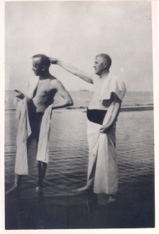Eduard Vilde ja Karl Luts Narva-Jõesuus 1925.a.