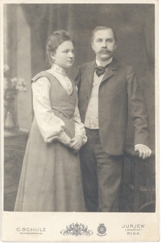 Eduard Vilde ja Linda Jürmann umb 1905.a. (peakatteta)