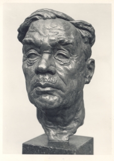 Eduard Hubeli portreebüst eestvaates. Skulptor F. Sannamees