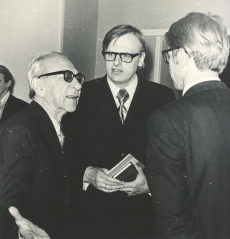 vasakult: Mart Raud ja Mats Traat VII Kirjanike kongressil 5.-7. IV 1976. a