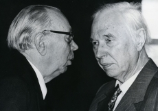 Eduard Päll ja Valmar Adams VII Kirjanike kongressil 5.-7. aprillil 1976. a 