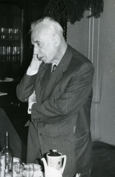 Valmar Adams oma 75. juubelil 30. jaanuaril 1974. a TRÜ kohvikus
