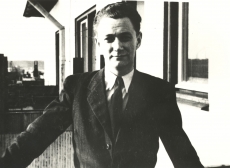 Karl Ristikivi Rootsis kodurõdul u. 1950. a
