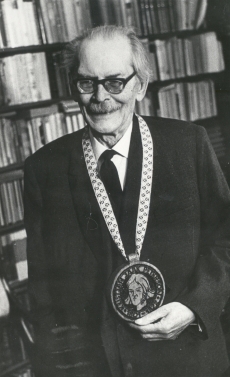 Friedebert Tuglas Kr. J. Petersoni medaliga, 1969