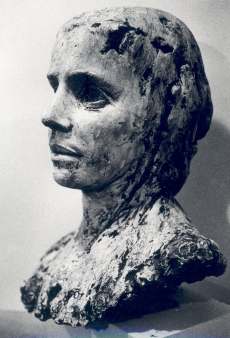 Anna Haava büst, skulptor Juta Eskel, kips