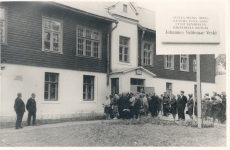 Järve keskkool, kus 1883-1887 õppis J. V. Veski. Mälestustahvli avamine