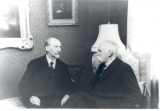 Jaan Tõnisson ja Oskar Kallas J. Tõnissoni 70. sünnipäeval 1939