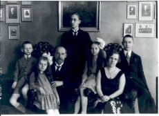 Jaan Tõnisson perekonnaga