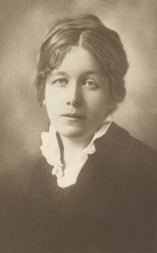 Marie Under [1915. a.]