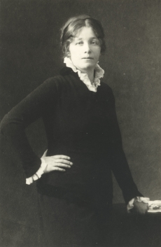 Marie Under 1915. a. Tallinnas