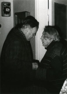 Betti Alver ja Heino Puhvel poetessi 80. juubelil Koidula tänaval 23. nov. 1986. a