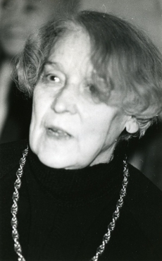 Betti Alver oma 75. a. juubeliõhtul Tartu Kirjanike Majas 27.11.1981