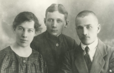 Alma Ast, Friedrich Kõlli (K. Asti õepoeg) ja Karl Ast
