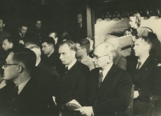 Eesti Nõukogude Kirjanike Liidu asutamine Moskvas 1943. a. August Alle keskmises reas par.1.