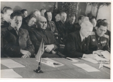 Intelligentsi kongressi presiidium [1945] Vasakult teine Johannes Vares-Barbarus