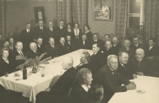 Rahvaerakonna klubiõhtu peale ühinemist tööerakonnaga veebr. 1932. a. Mihkel Kampmaa tagumises lauas vas. 5. 