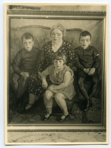 N. Triik. Sisaski perekond 1930. a. 