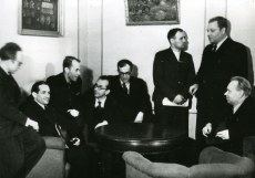 Eesti nõukogude kirjanike I kongressilt Tallinnas 1946. a. Vas. 1. P. Viiding