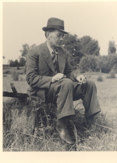 Friedebert Tuglas Ahja järve ääres, 1938