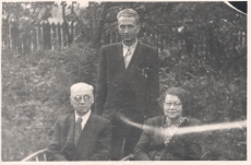 Mait Metsanurk abikaasaga ja Eduard Roos 19. VIII 1957 Viljandis
