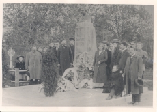 Jakob Tamme mälestusmärgi avamine 24. mail 1912. a Väike-Maarja kalmistul. Samba valmistanud J. Koort