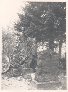 Johann Köler, hauasammas Suure-Jaani kalmistul