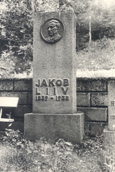 Jakob Liivi hauasammas Rakvere kalmistul