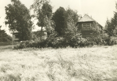 Vaade Henrik Visnapuu Kaspre talule Luunjas Emajõe kaldal  1965. a