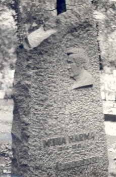 Miina Härma (1864  1941) hauasammas Raadi (end. Maarja) kalmistul.