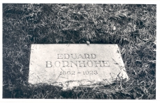 Bornhöhe, Eduard haud Tallinnas Metsakalmistul