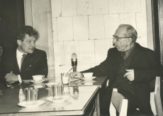 lo Tonts ja Mart Raud Tartu Kirjanike Majas 1972. a