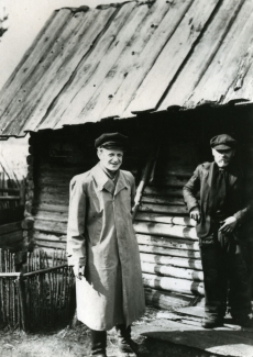 August Toomingas (paremal) ja O. Peltser  1950. a