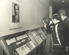 Jaan Anvelti 100. sünniaastapäevale pühendatud näitus Kirjandusmuuseumis 1984. a.