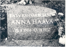 Anna Haava haud Tartus Raadi kalmistul